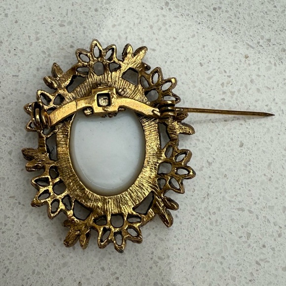 Vintage Rose Cameo Brooch Gold Tone Ceramic - Picture 4 of 6